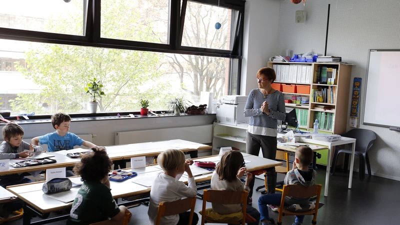 Ředitelé škol budou moci dát třídním učitelům až tři tisíce měsíčně